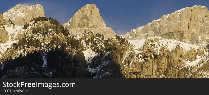 Sunsite in  three rock peaks in Bujaruelo valley. Sunsite in  three rock peaks in Bujaruelo valley