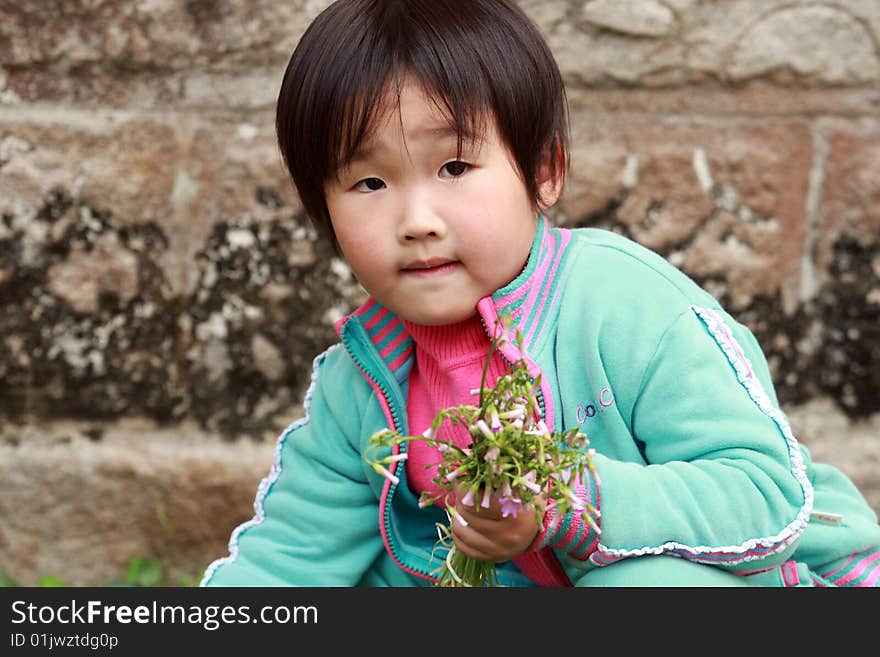 The lovely  little girl in the park.