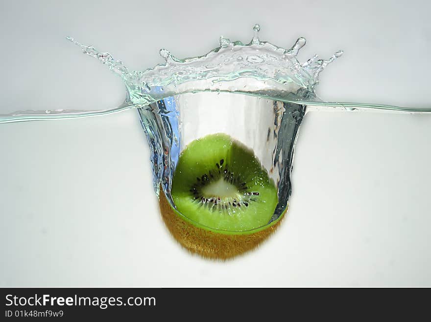 Kiwi splashing