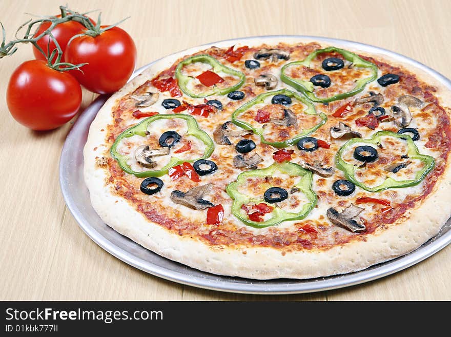 Vegetable pizza with tomatoes