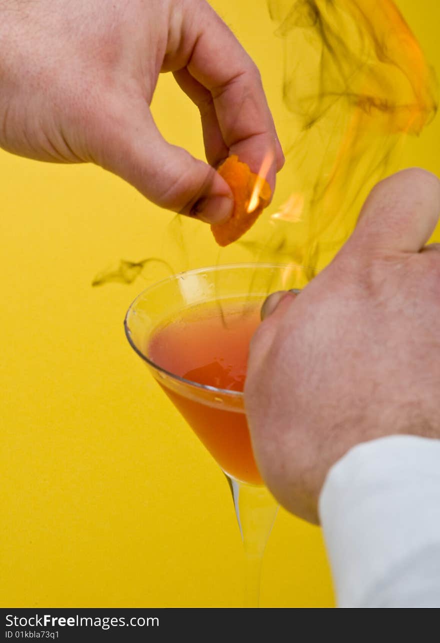 Preparing cocktail