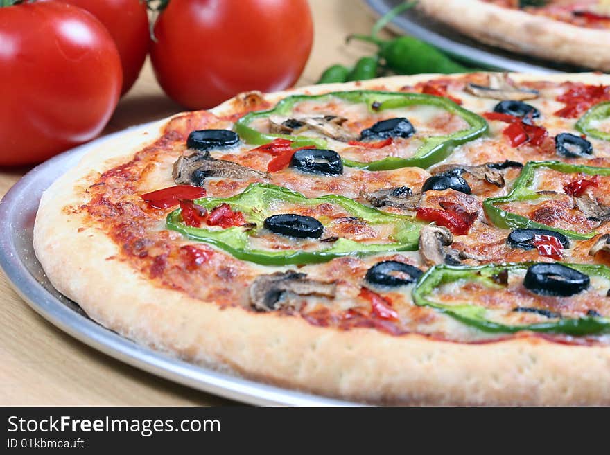 Vegetable Pizza With Tomatoes