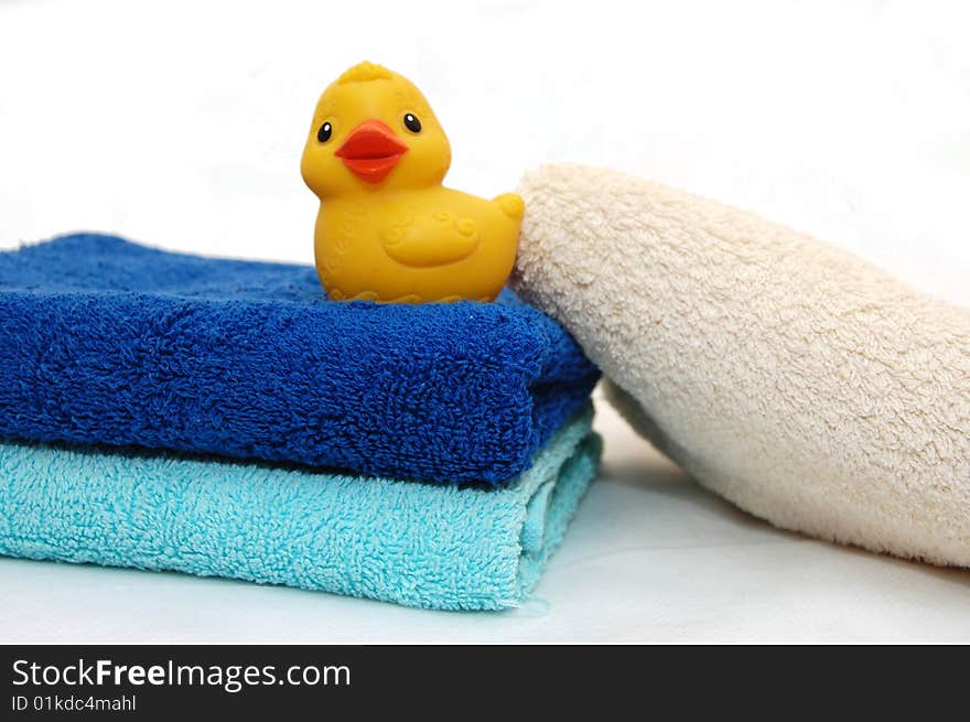 The combined colour towels with toy