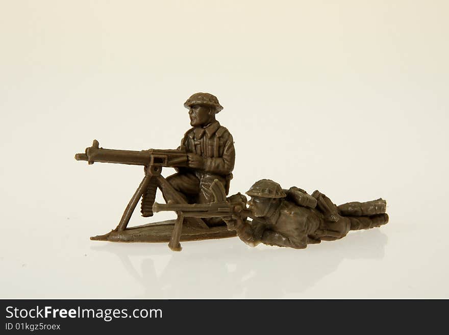 British toy soldiers with heavy machine guns