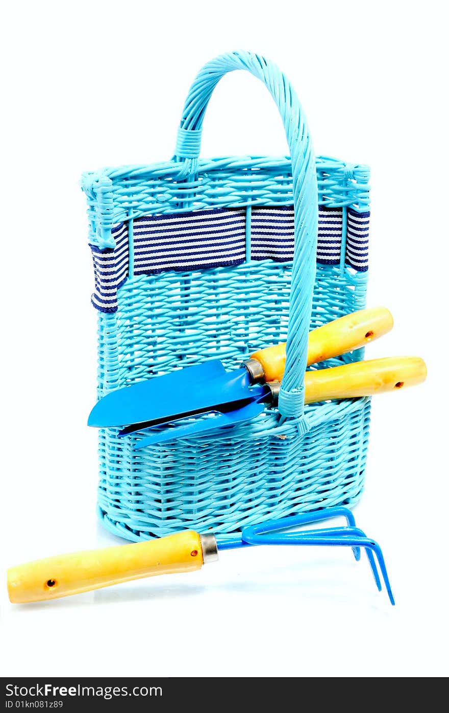 Instrument for garden in basket