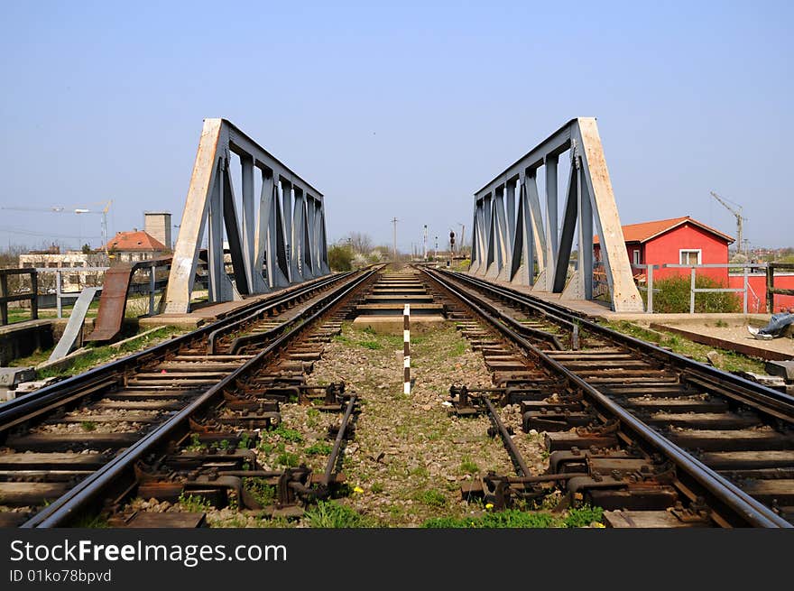 A view with a railroad and a bridge