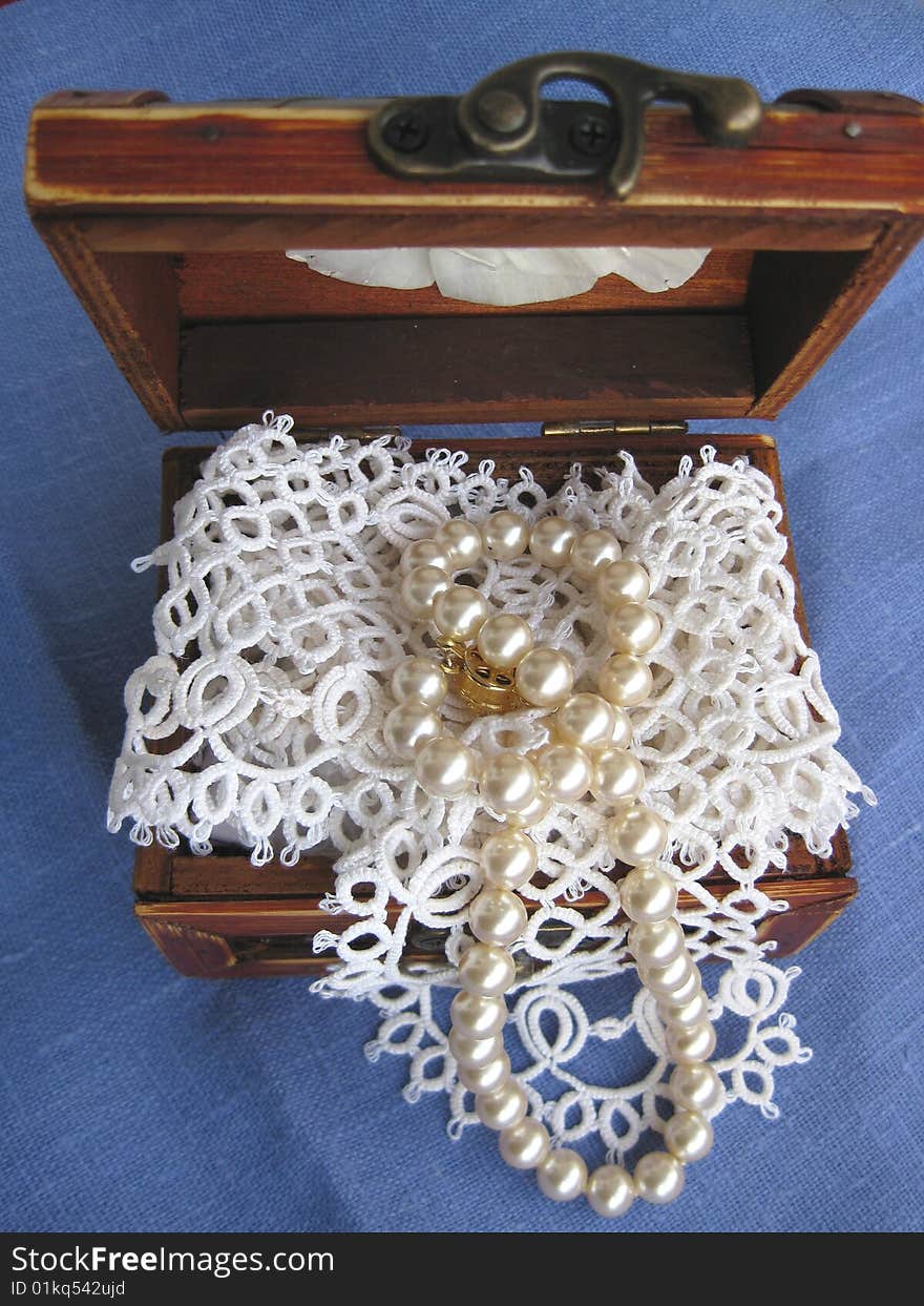 Chest with lace and pearl bead