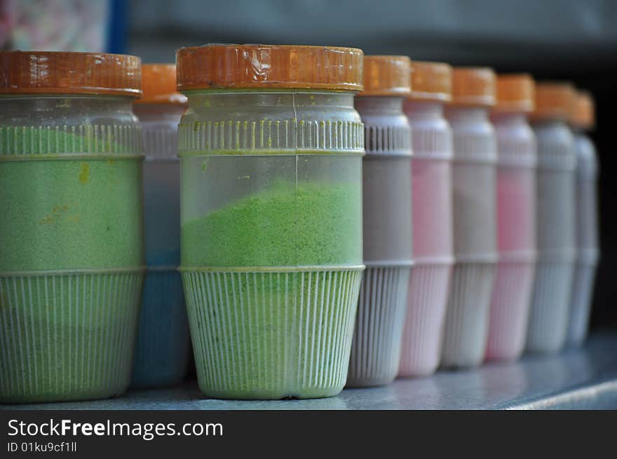 These are powdered juices with their containers lined up evenly. These are powdered juices with their containers lined up evenly.