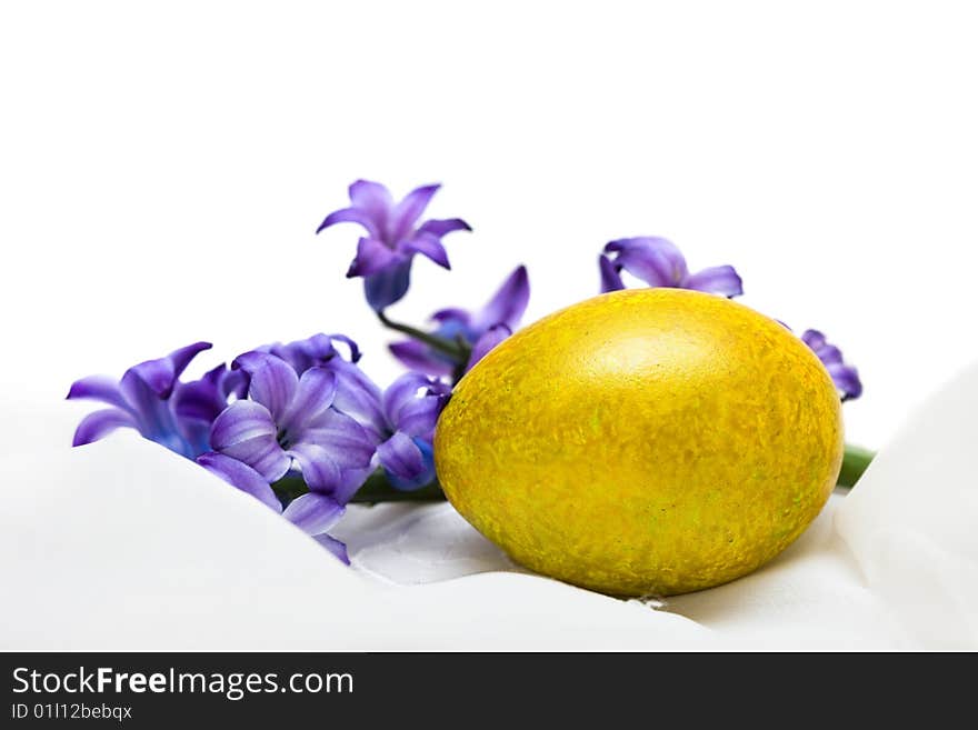 Easter egg with flowers