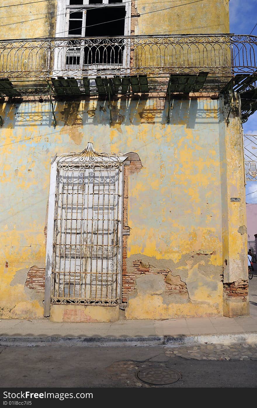 Detail of crumbling building facade in trinidad, cuba