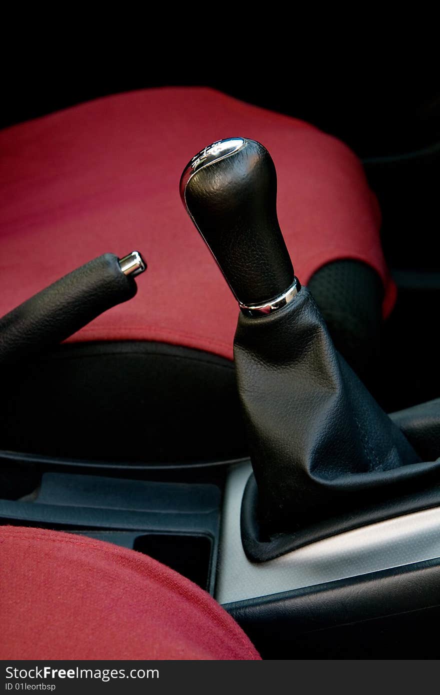 Gearshift and handbrake in a middle class car