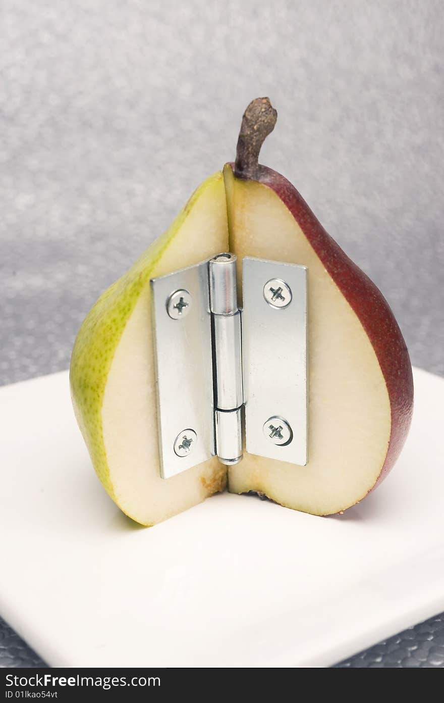 Bartlett and red pears with steel hinge. Bartlett and red pears with steel hinge