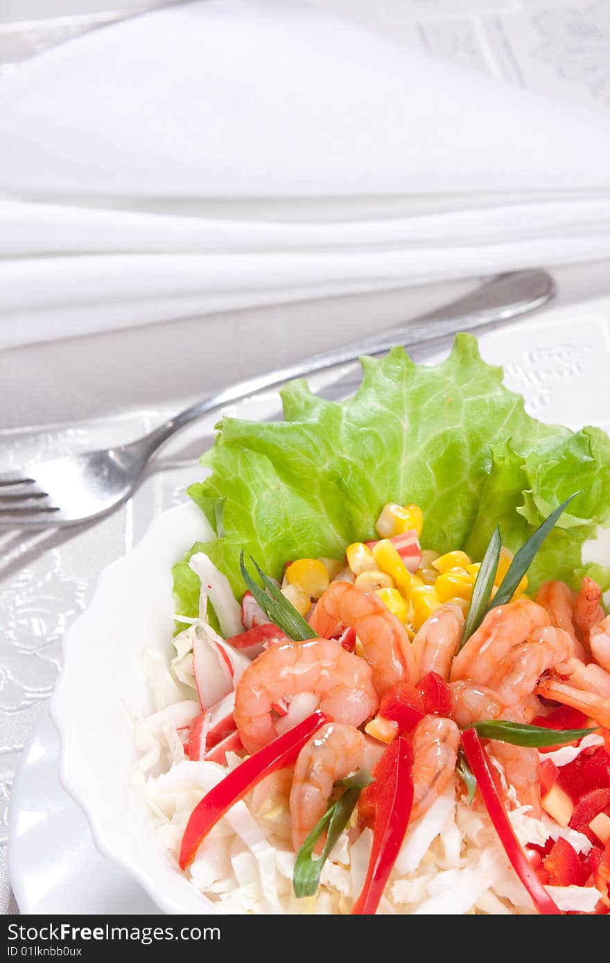 Salad with prawns and corn