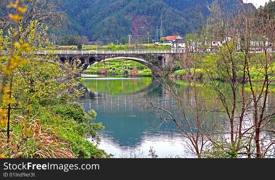 An arch bridge over clear water