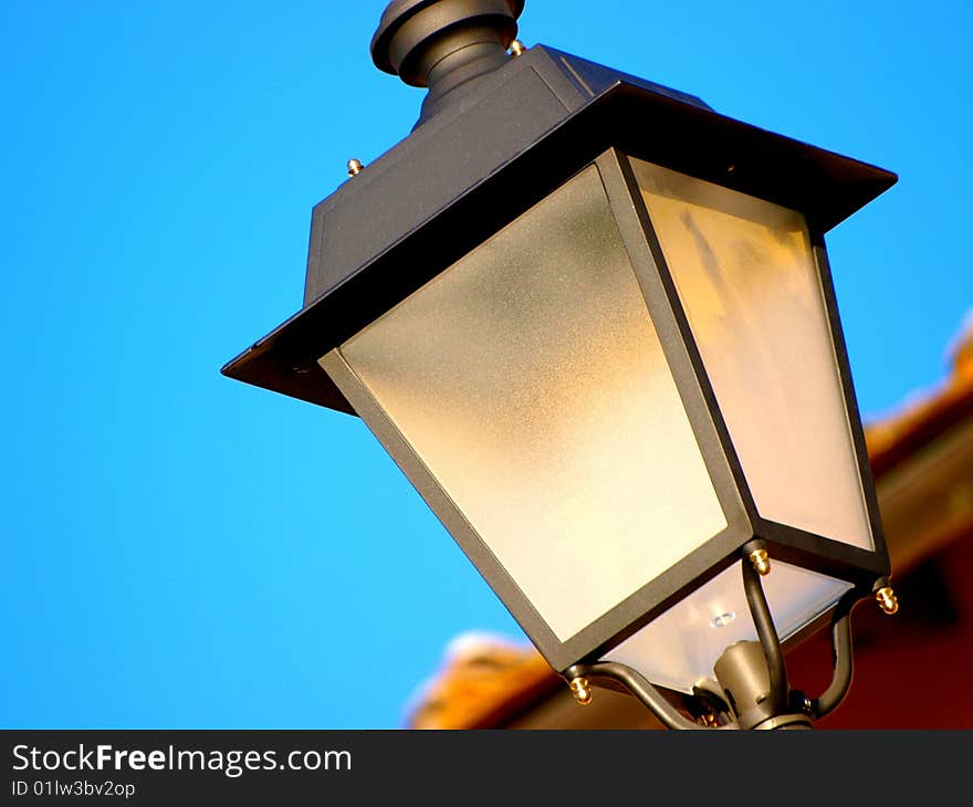 a beautiful image of an old fashion lamp