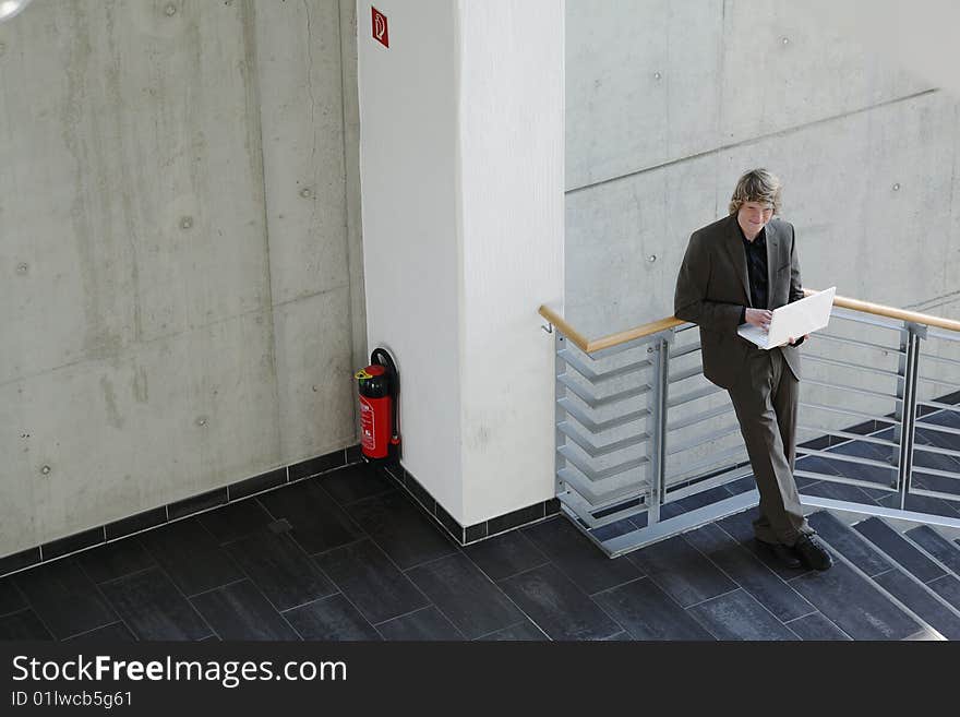 Jung man with laptop