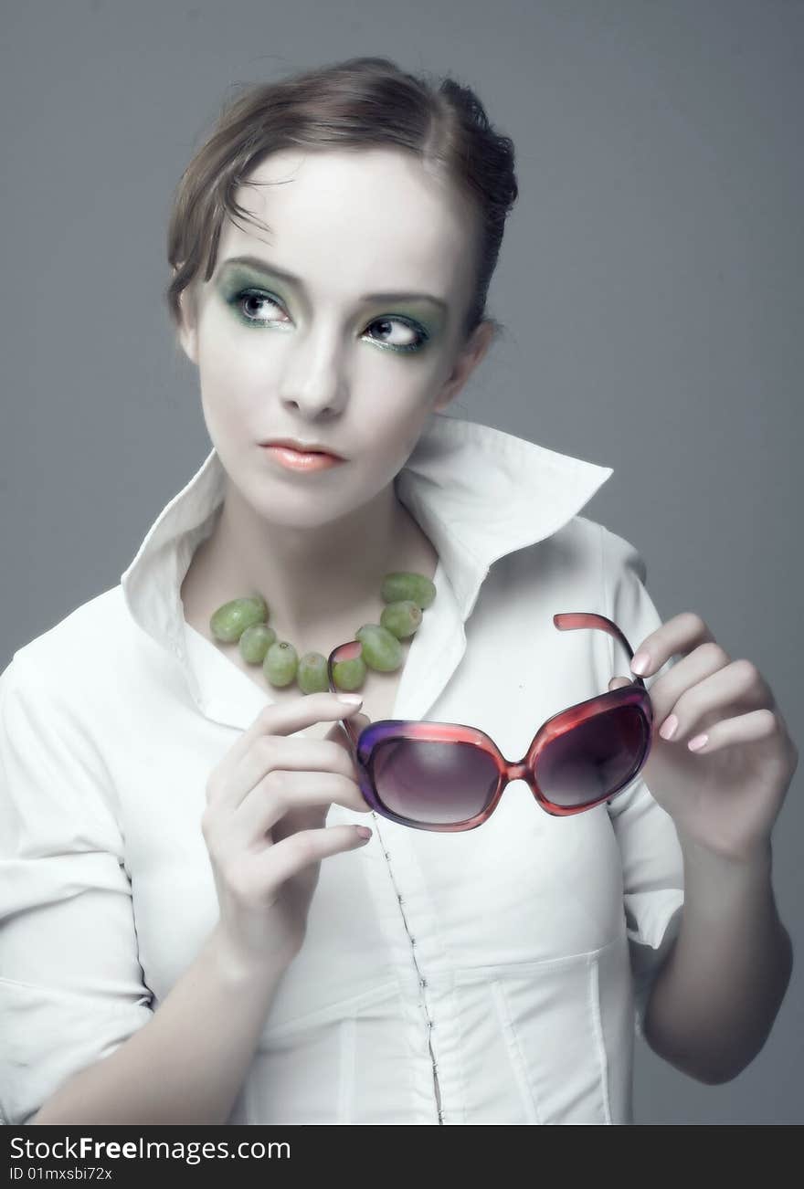 Portrait of young woman with sunglasses