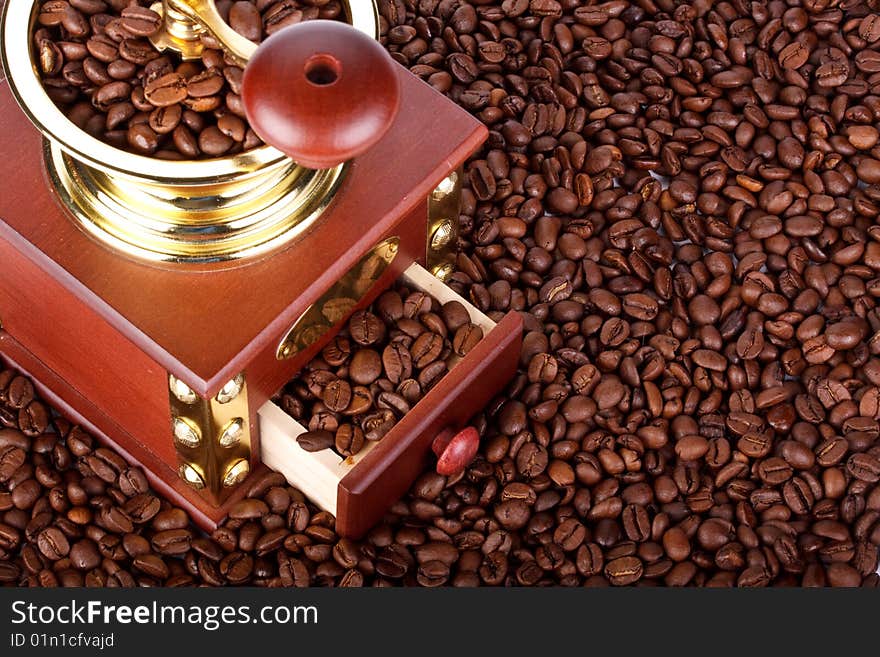 Coffee mill and coffee beans