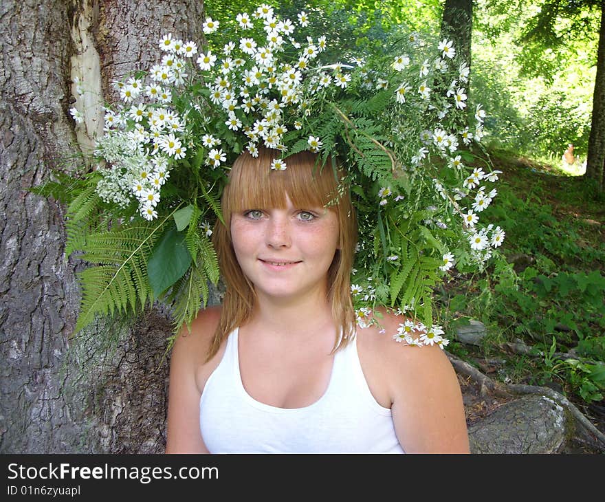 Beautyful girl with flowers on head