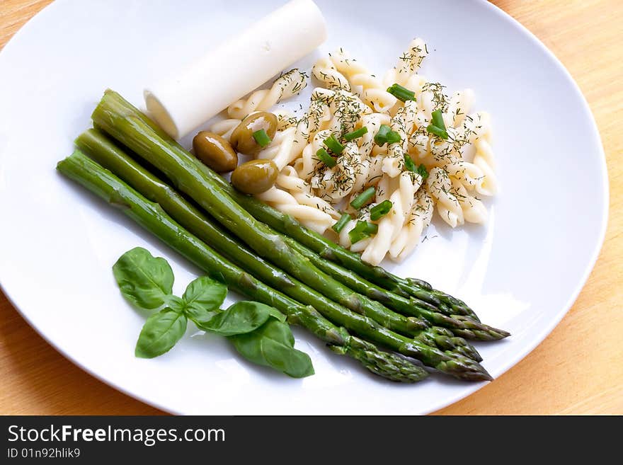 Green Asparagus With Noodles And Olives