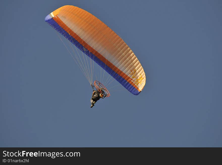 Para glider with a propeller motor