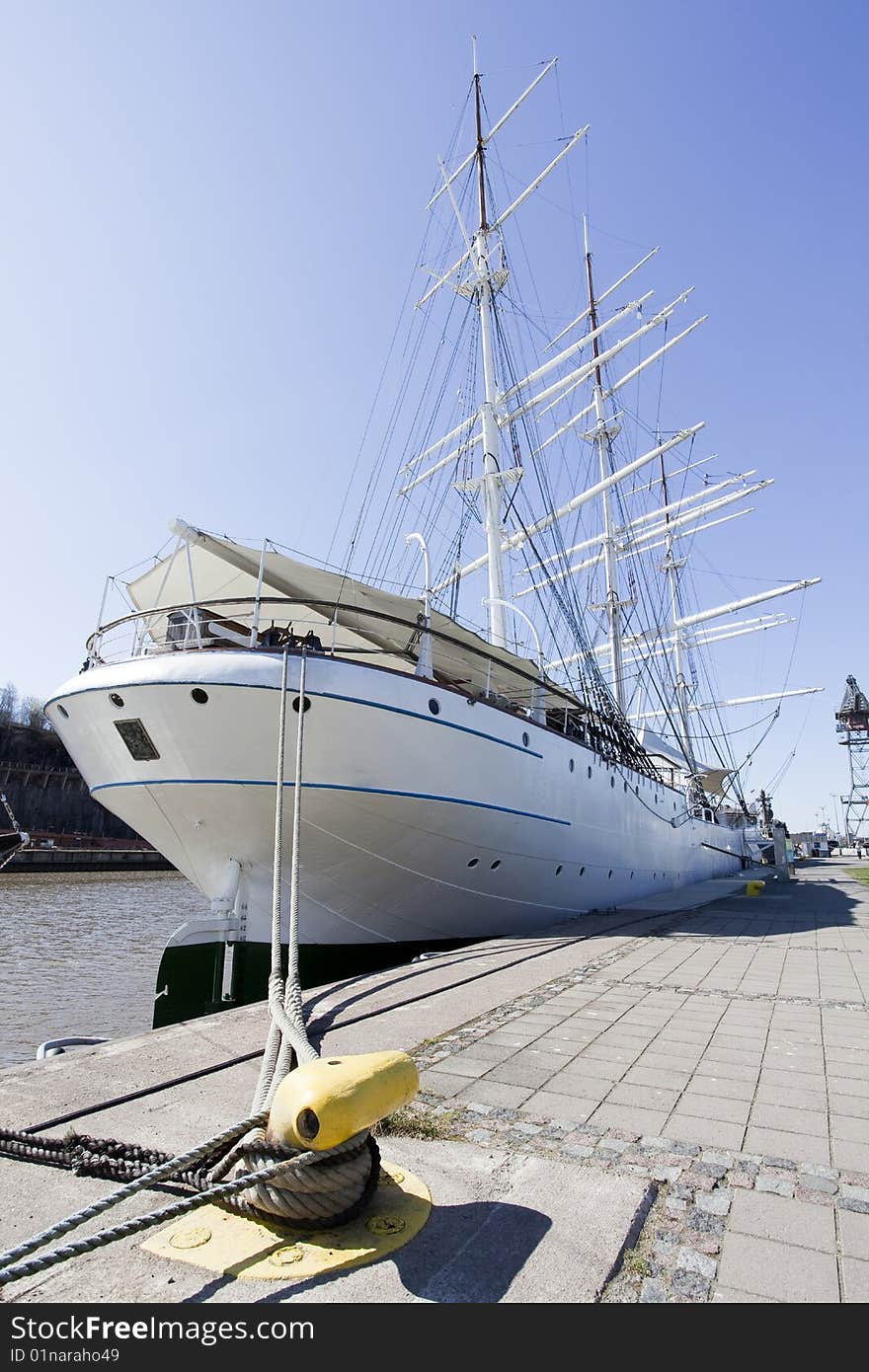 Old sailing ship Suomen Joutsen has traveled several times around the world. Today it is a museum ship.