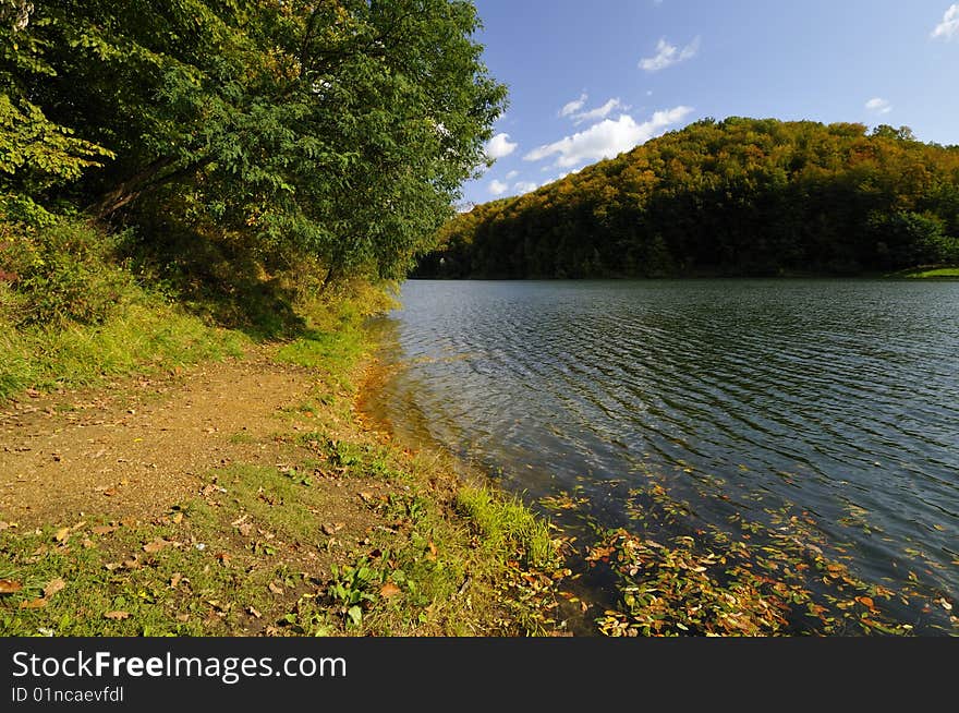 Early autumn on the lake