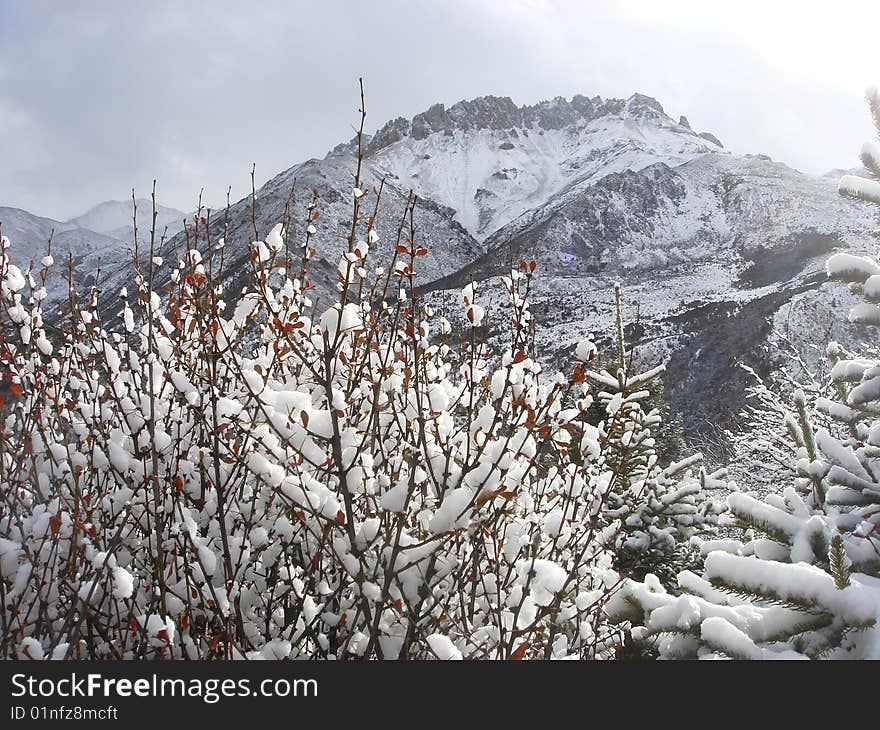 After the winter snow mountain scenery