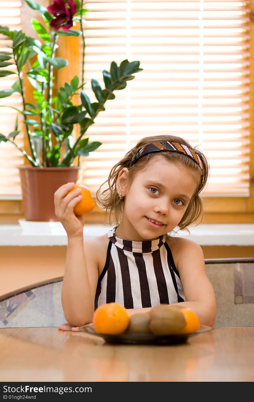 Young girl eating fruits