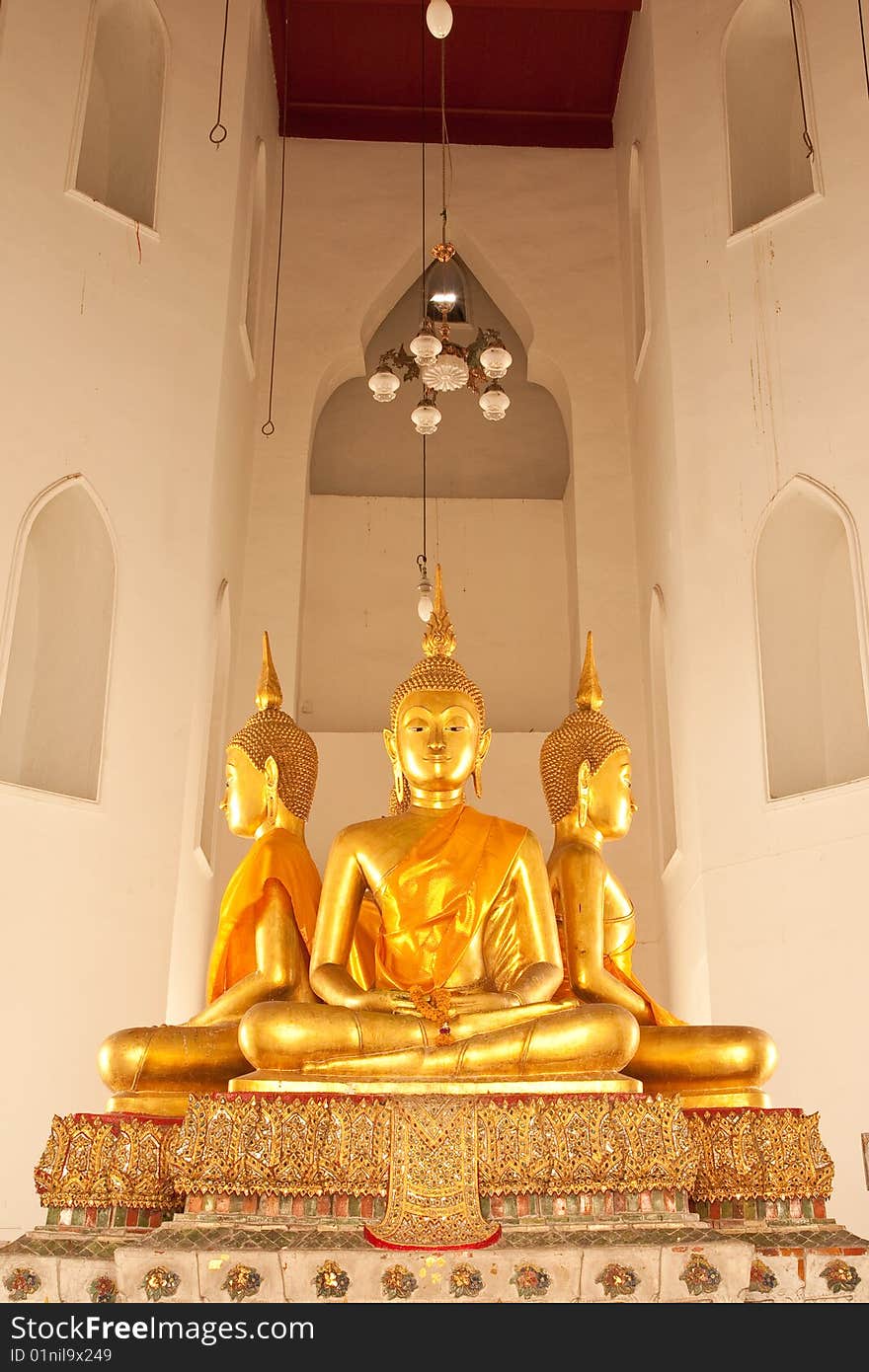 Buddha images in pagoda of Wat Pitchayatikaram, Bangkok, Thailand