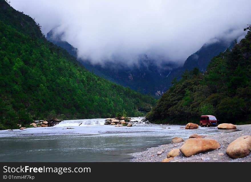 YULONG SNOW MOUNTAIN-WHITE RIVER