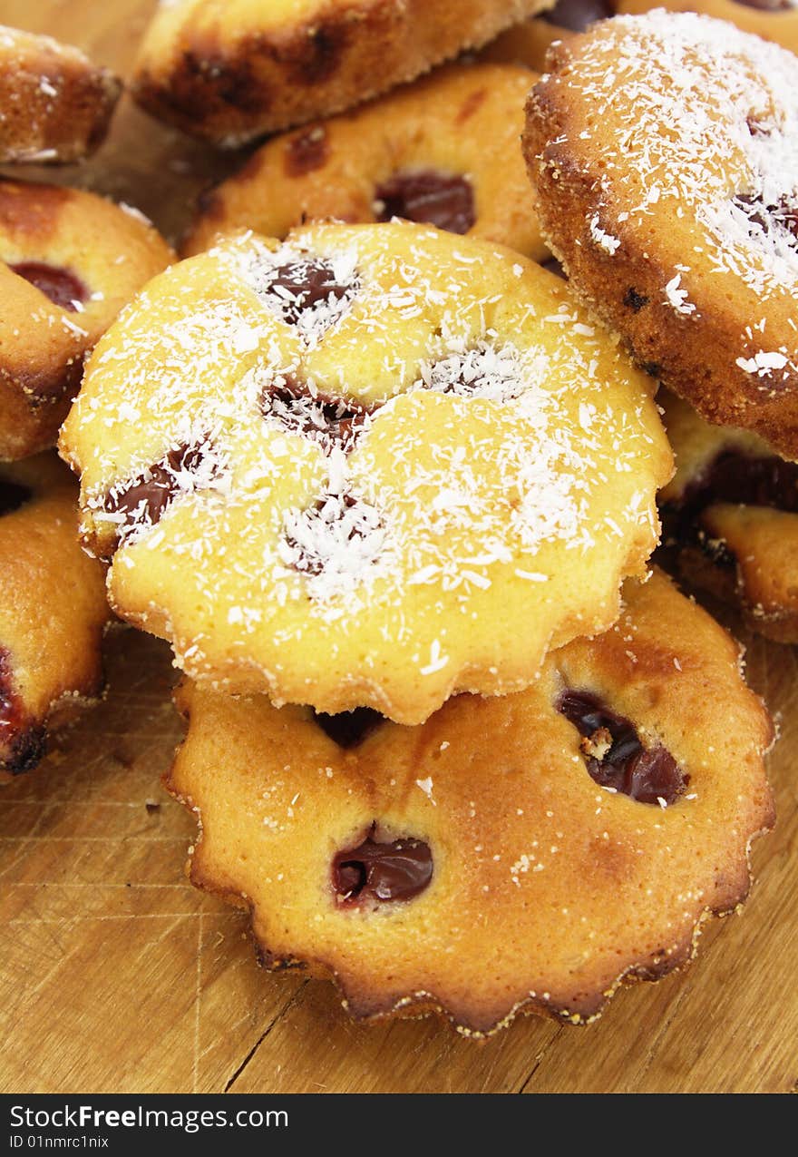 Fresh fruit cakes on wooden plate