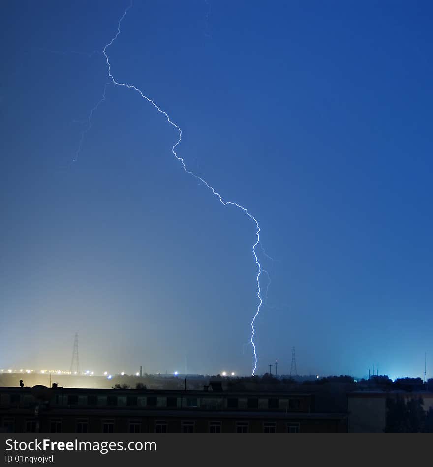 The night city, before the rain, the skies have emerged in a lightning. The night city, before the rain, the skies have emerged in a lightning