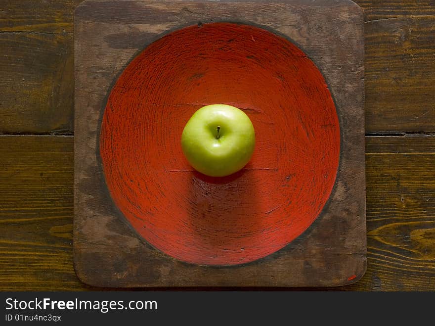 Fresh green apple on wood