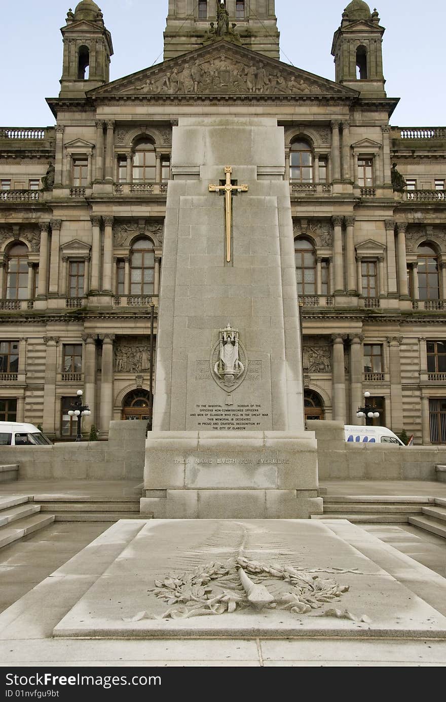 Memorial Statue with Glasgow City Chambers in background, George Square Scotland. Memorial Statue with Glasgow City Chambers in background, George Square Scotland