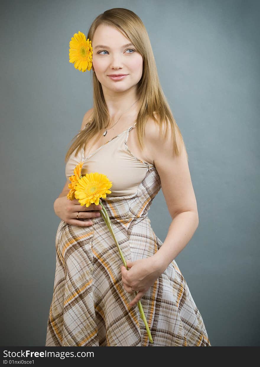 Young pregnant woman with flowers