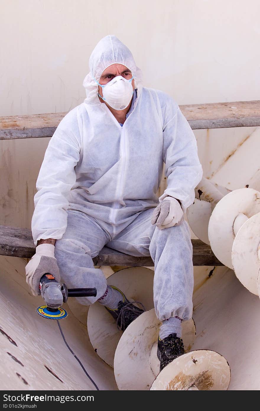 Worker in a moment of the day in the labor site