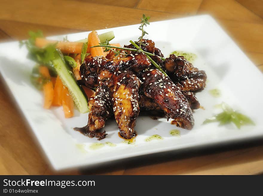 Grilled chicken wings with vegetable