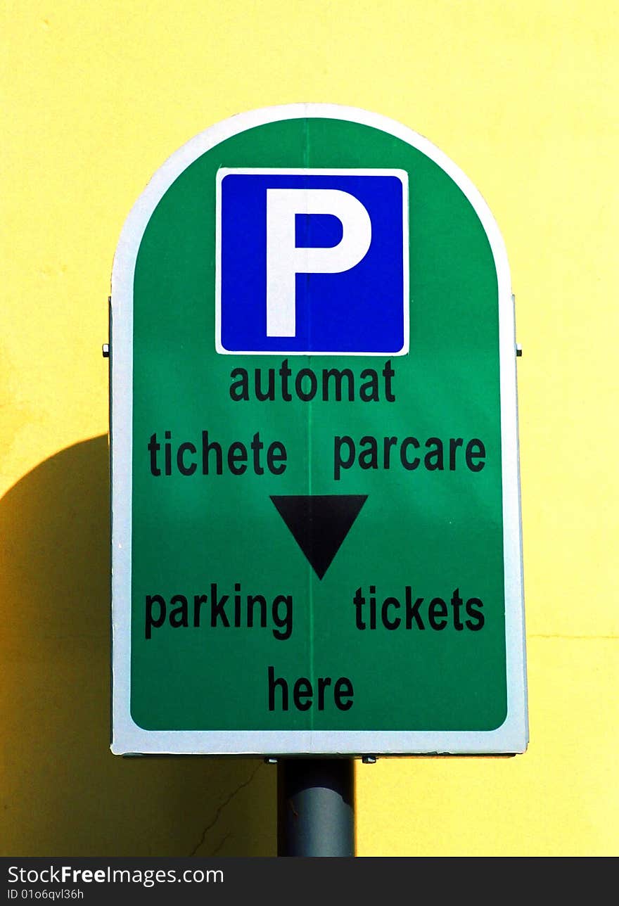 A typical sign pointing to a parking place. A typical sign pointing to a parking place