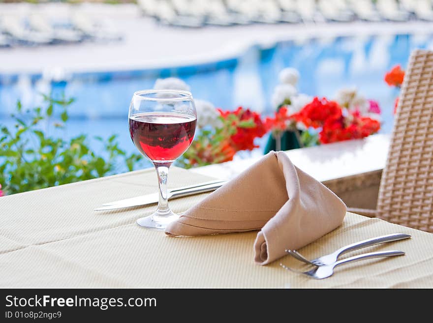 Excellent breakfast by the pool. Excellent breakfast by the pool