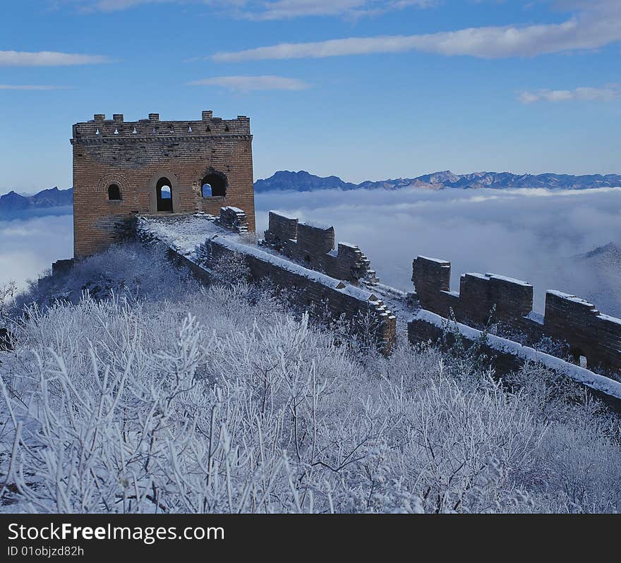 The castle maintains its wild nature and with no artificial trace or marks. It shows what it was four hundred years ago.