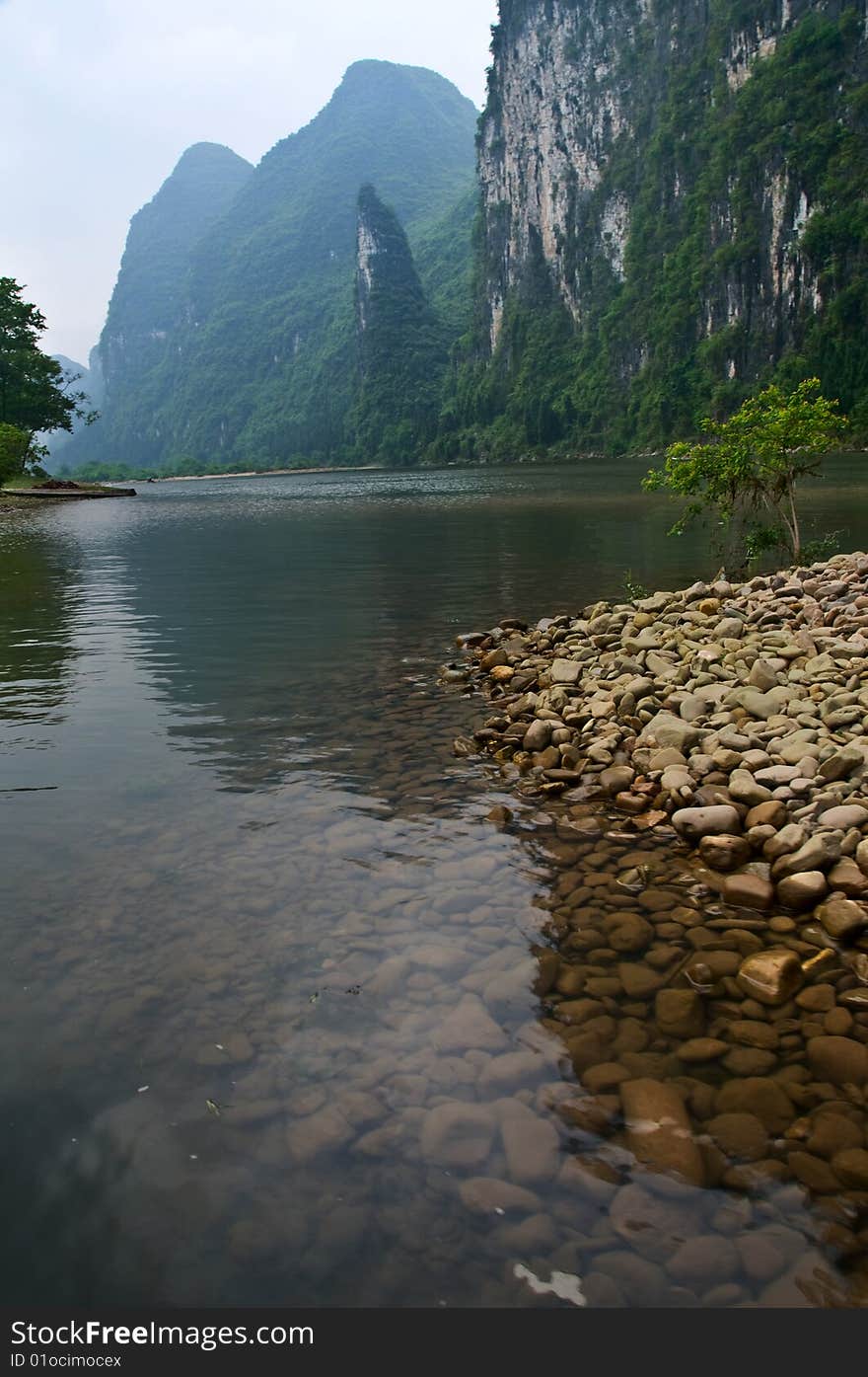 Li Jiang river and its mountains