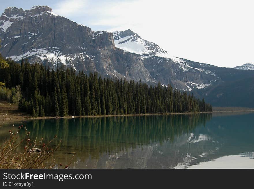 North American Mountainsand Lake