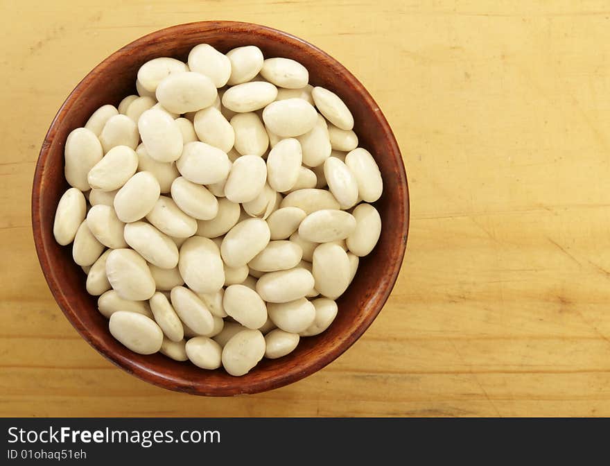 Organic Great Northern beans in a wooden bowl.