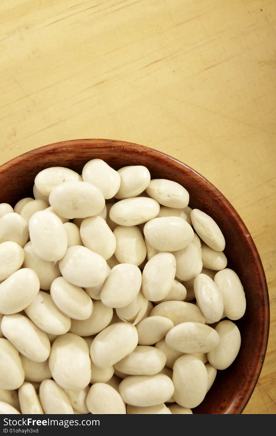 Organic Great Northern beans in a wooden bowl.