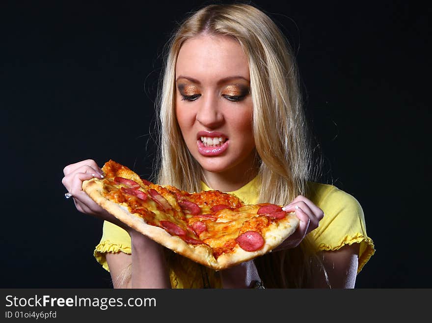 Beautiful young woman eating pizza