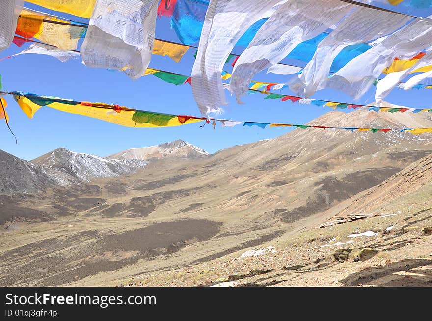 prayer flags and mountains in tibet