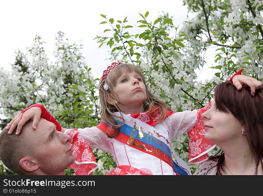 Capricious daughter's boss about her parents in spring park