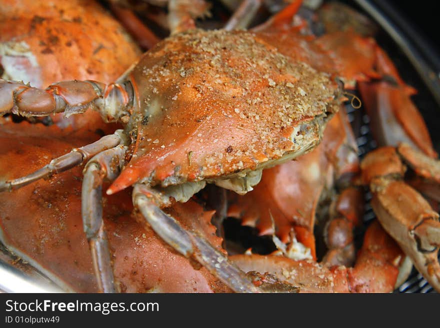 Seasoned steamed crabs in pot