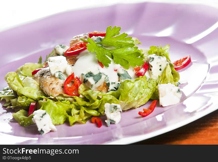 Grilled chicken salad with blue cheese